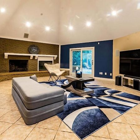 Huge 6 Bedroom With Pool, Spa, 85 Inch Tv, Game Room Houston Exteriér fotografie