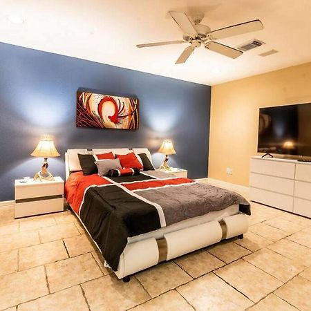Huge 6 Bedroom With Pool, Spa, 85 Inch Tv, Game Room Houston Exteriér fotografie