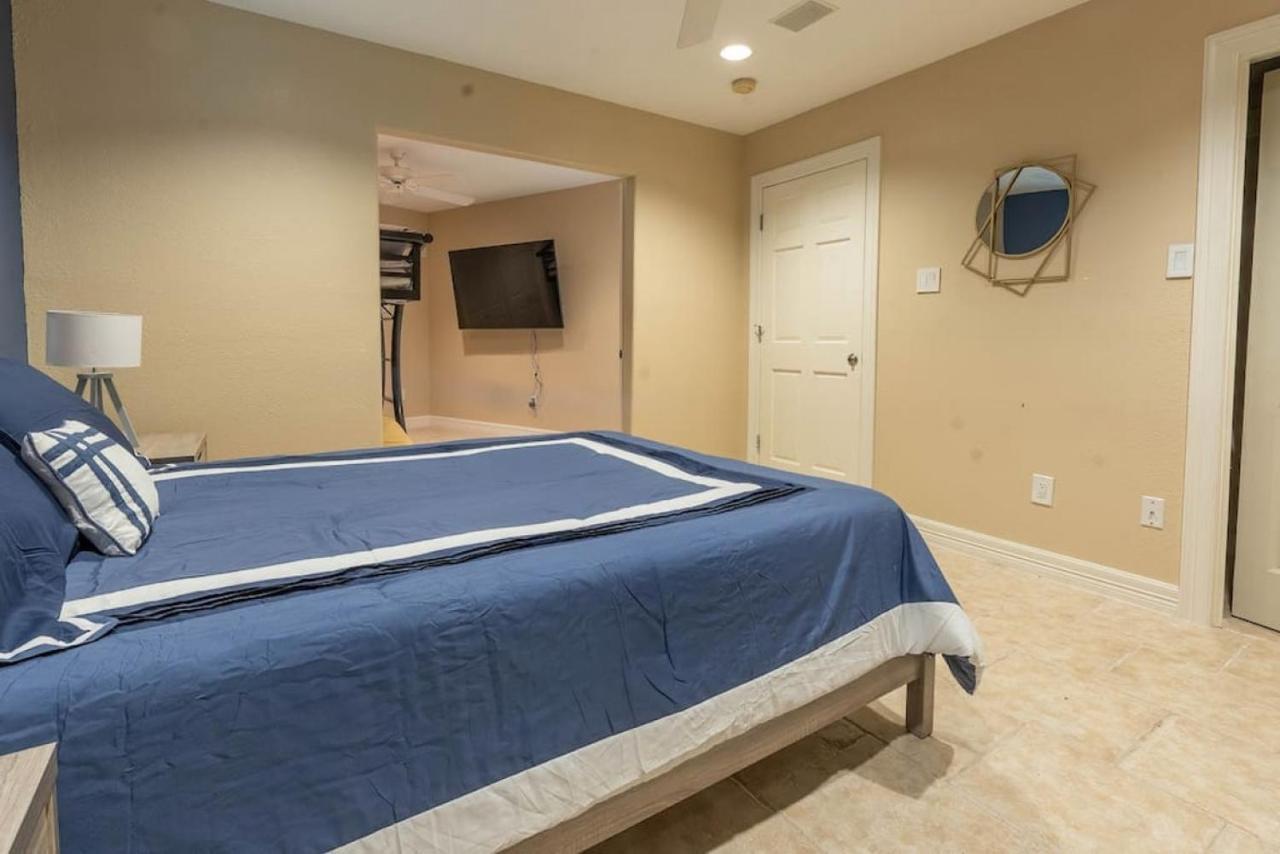 Huge 6 Bedroom With Pool, Spa, 85 Inch Tv, Game Room Houston Exteriér fotografie