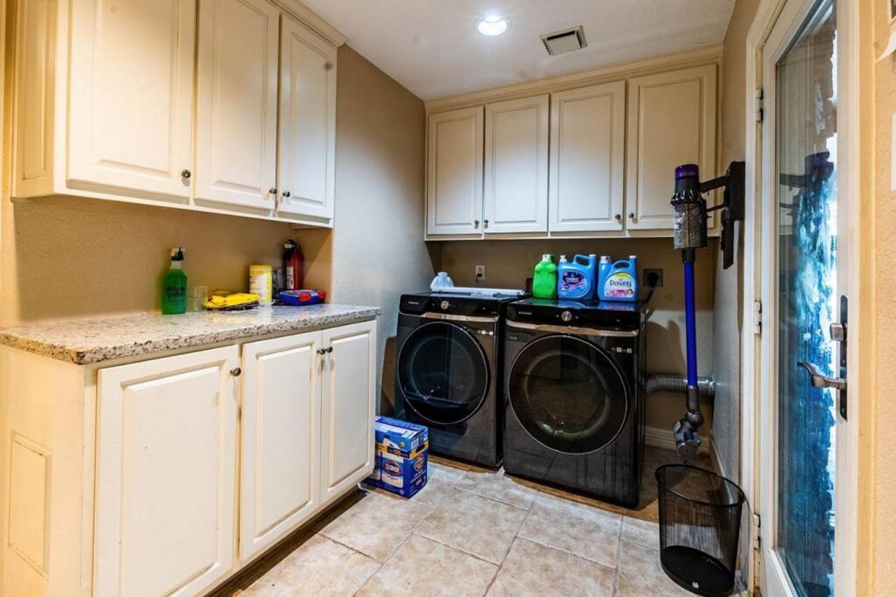 Huge 6 Bedroom With Pool, Spa, 85 Inch Tv, Game Room Houston Exteriér fotografie