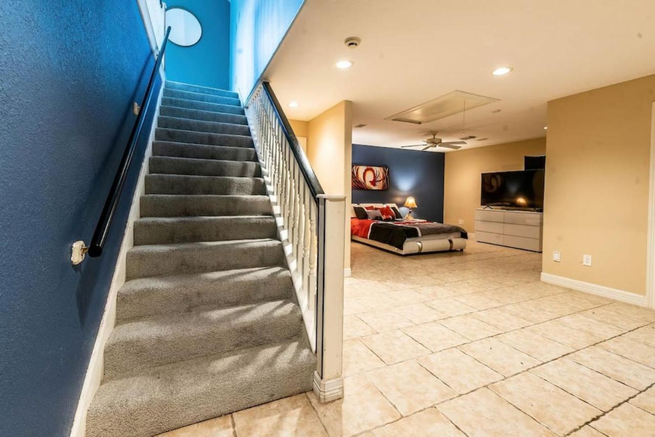 Huge 6 Bedroom With Pool, Spa, 85 Inch Tv, Game Room Houston Exteriér fotografie