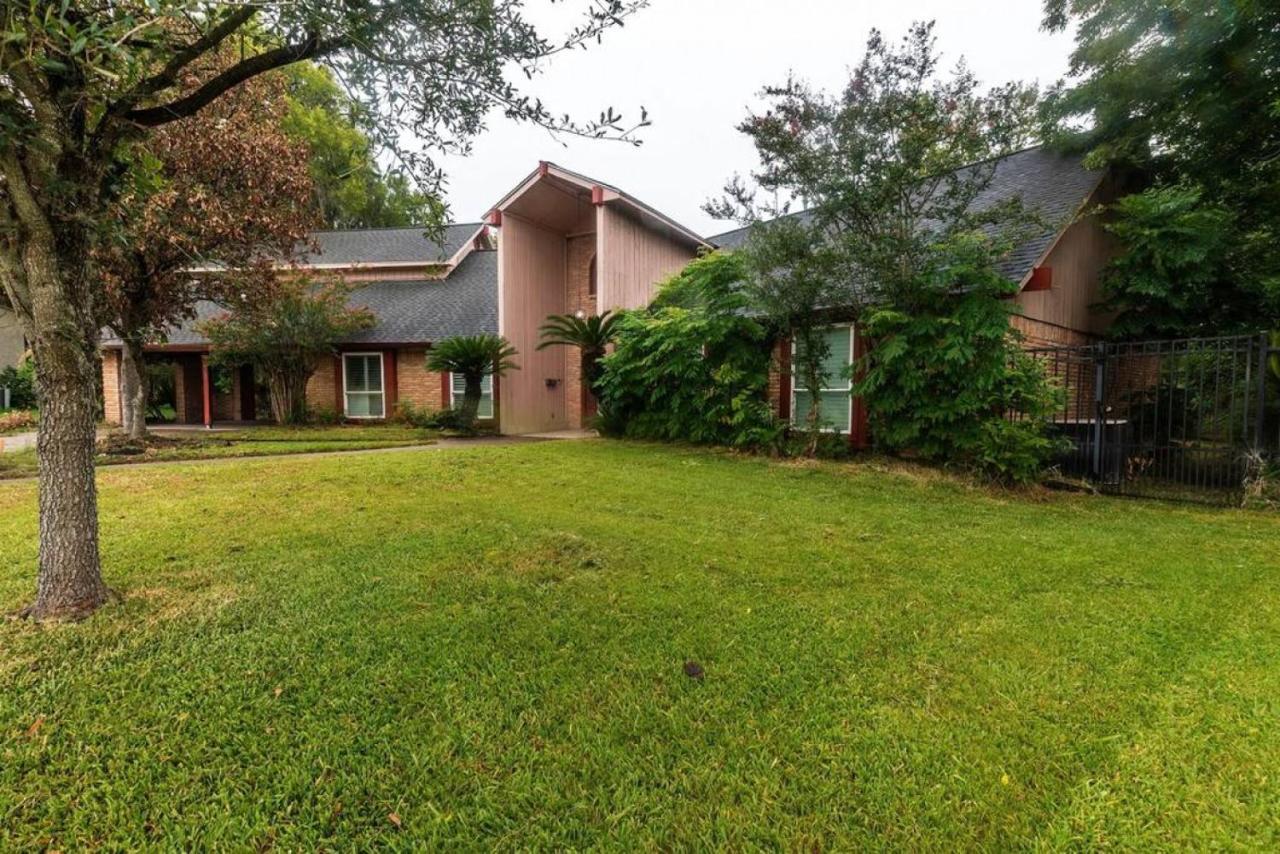 Huge 6 Bedroom With Pool, Spa, 85 Inch Tv, Game Room Houston Exteriér fotografie