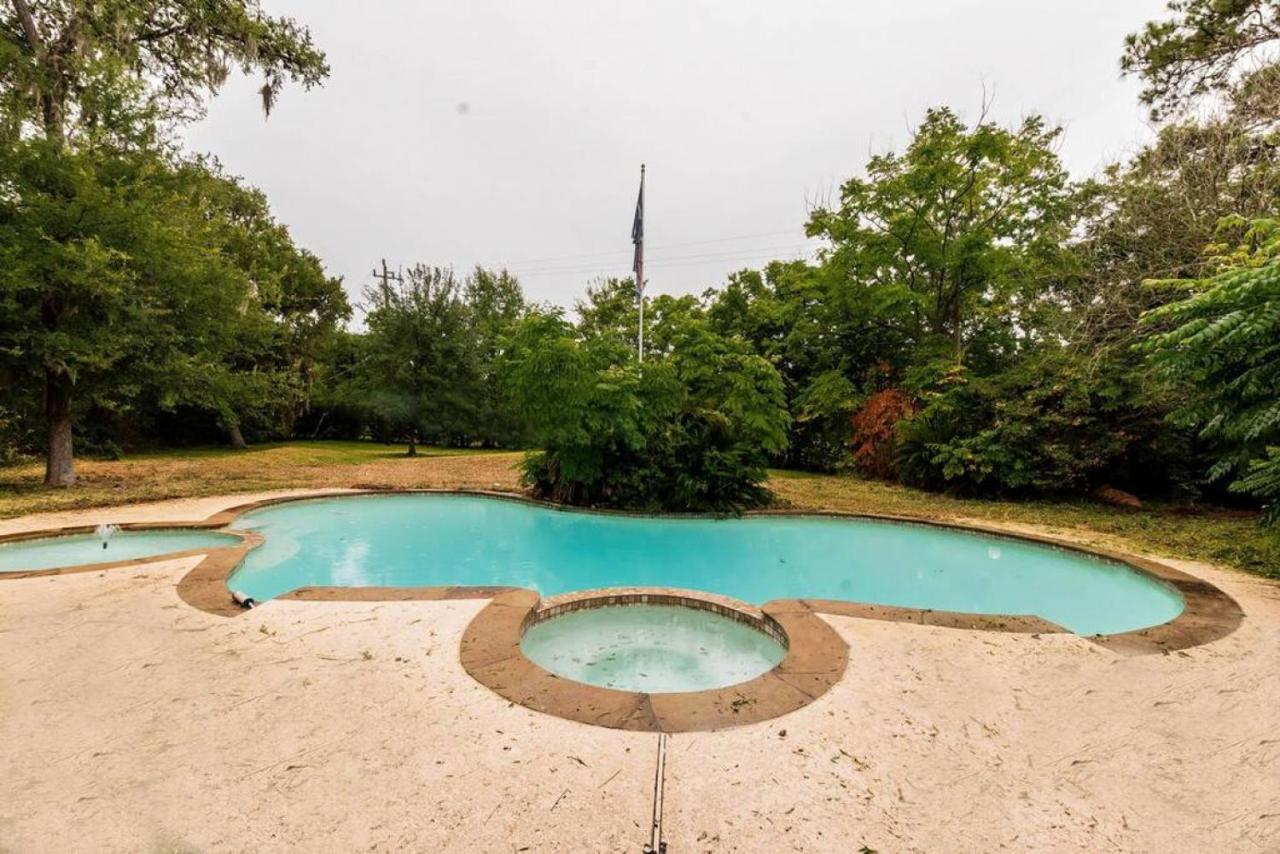 Huge 6 Bedroom With Pool, Spa, 85 Inch Tv, Game Room Houston Exteriér fotografie