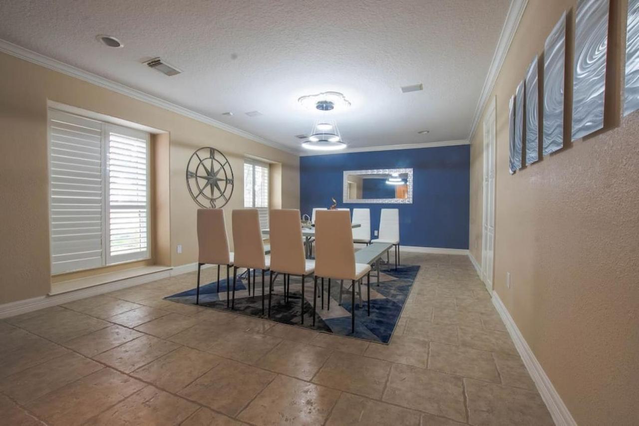 Huge 6 Bedroom With Pool, Spa, 85 Inch Tv, Game Room Houston Exteriér fotografie