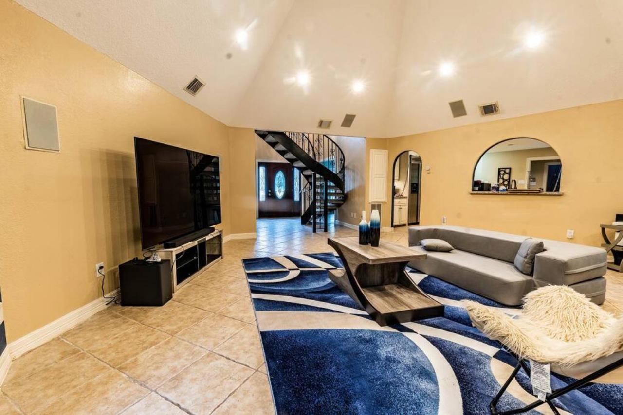 Huge 6 Bedroom With Pool, Spa, 85 Inch Tv, Game Room Houston Exteriér fotografie